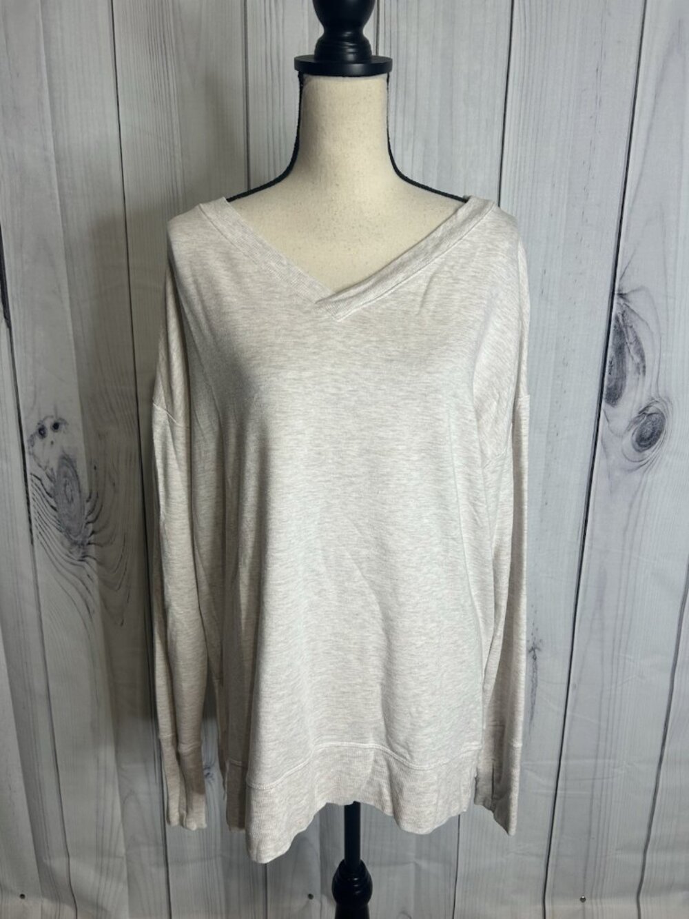 Athleta Coaster Luxe V Neck Sweatshirt Size L Oatmeal Super Soft Thumbholes